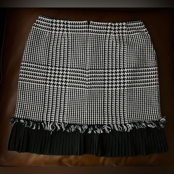 Mother of Pearl Black and White Mini Skirt | Size 8 | EUC | - Picture 2 of 5
